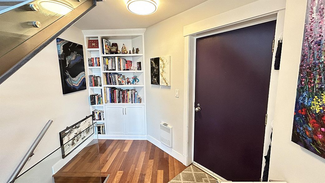 315 674 Leg In Boot Square