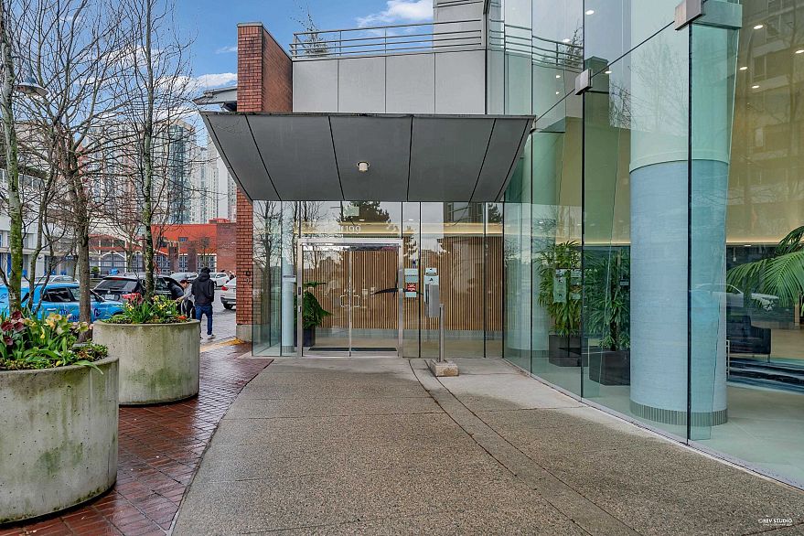 1707 1199 Marinaside Crescent