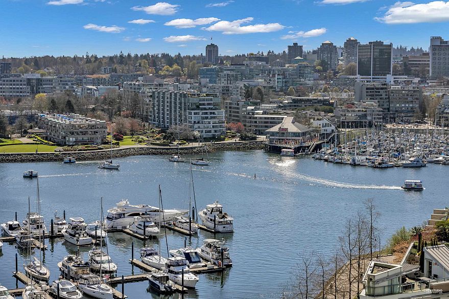 1707 1199 Marinaside Crescent