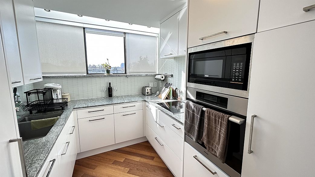 315 674 Leg In Boot Square