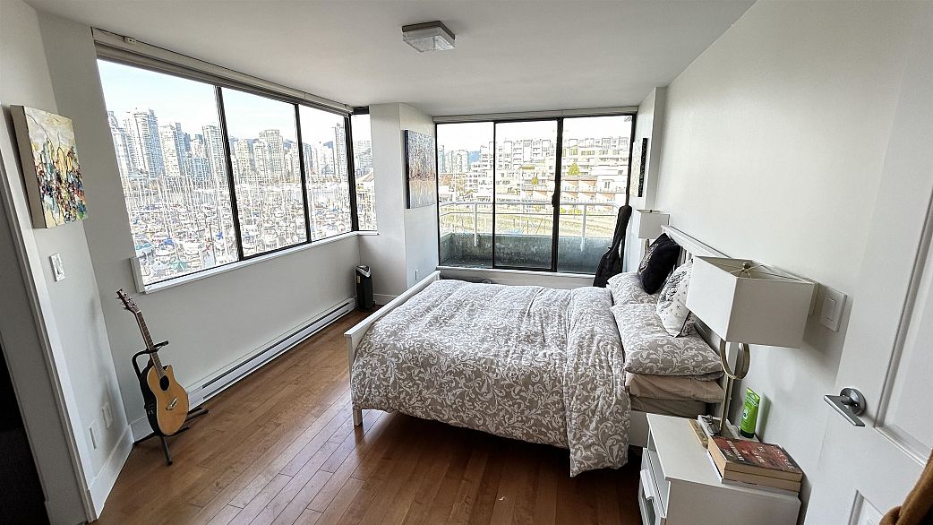 315 674 Leg In Boot Square