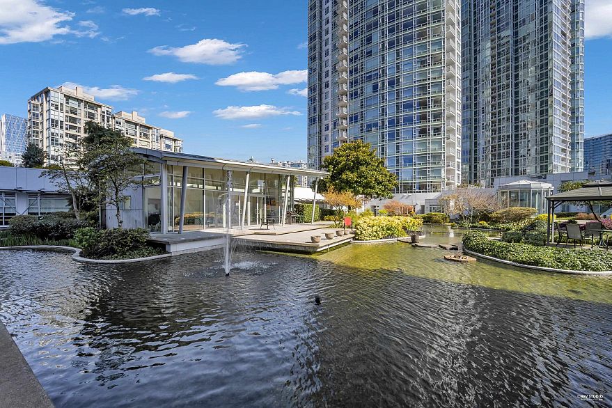 1707 1199 Marinaside Crescent