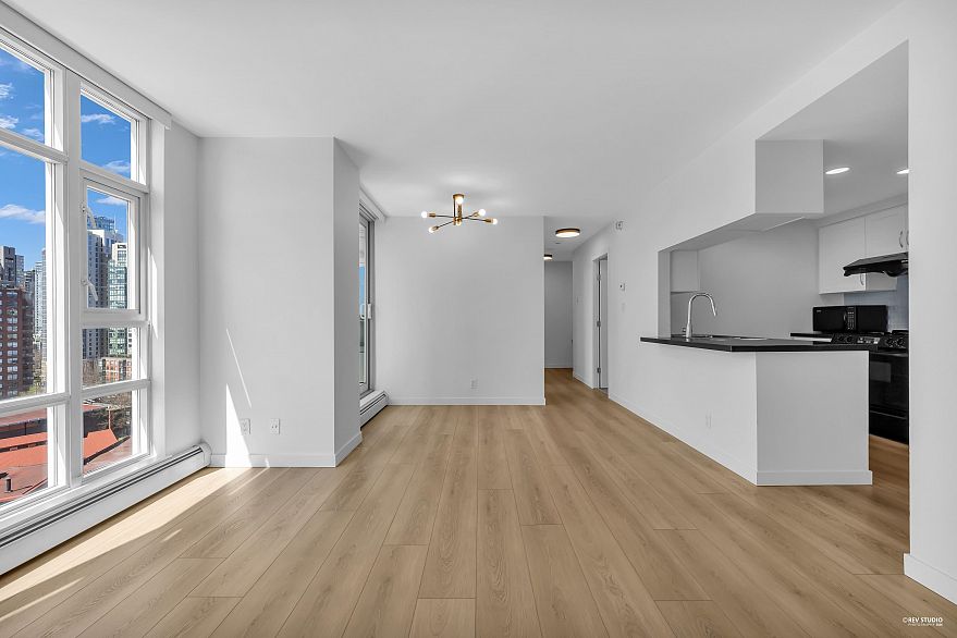 1707 1199 Marinaside Crescent