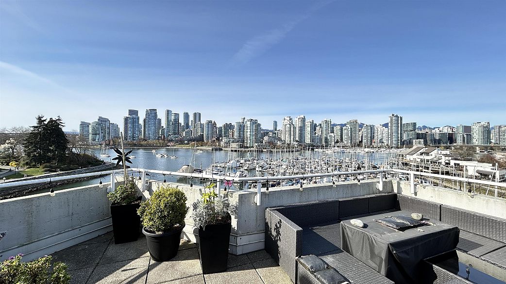 315 674 Leg In Boot Square