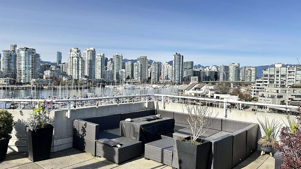 315 674 Leg In Boot Square