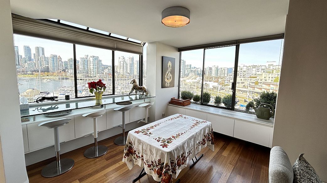 315 674 Leg In Boot Square