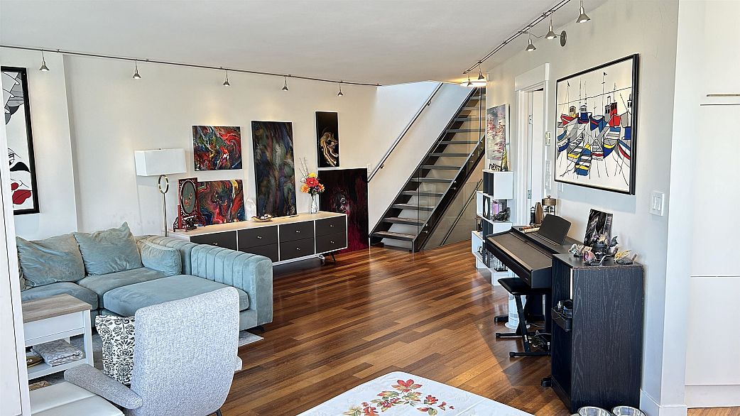 315 674 Leg In Boot Square