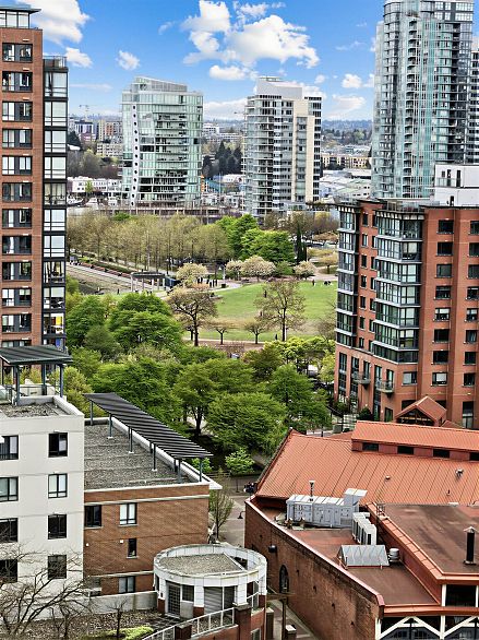 1707 1199 Marinaside Crescent