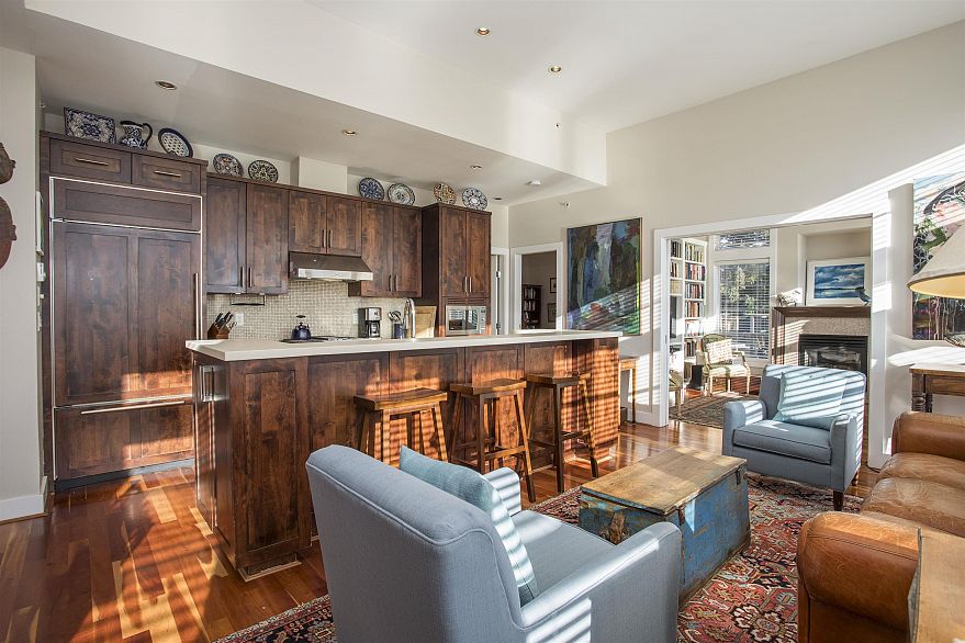 404 6328 Larkin Drive