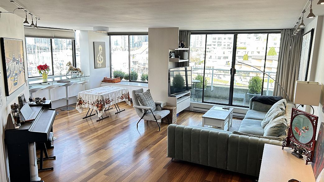 315 674 Leg In Boot Square