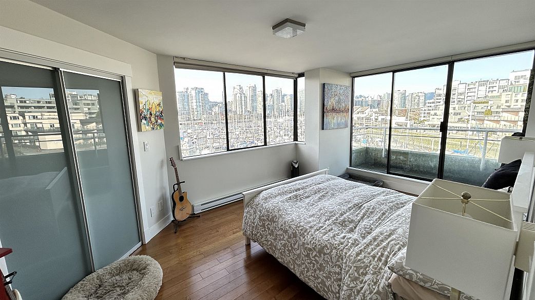 315 674 Leg In Boot Square