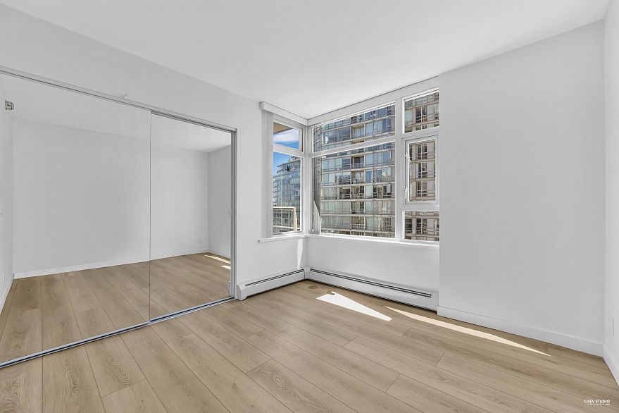 1707 1199 Marinaside Crescent