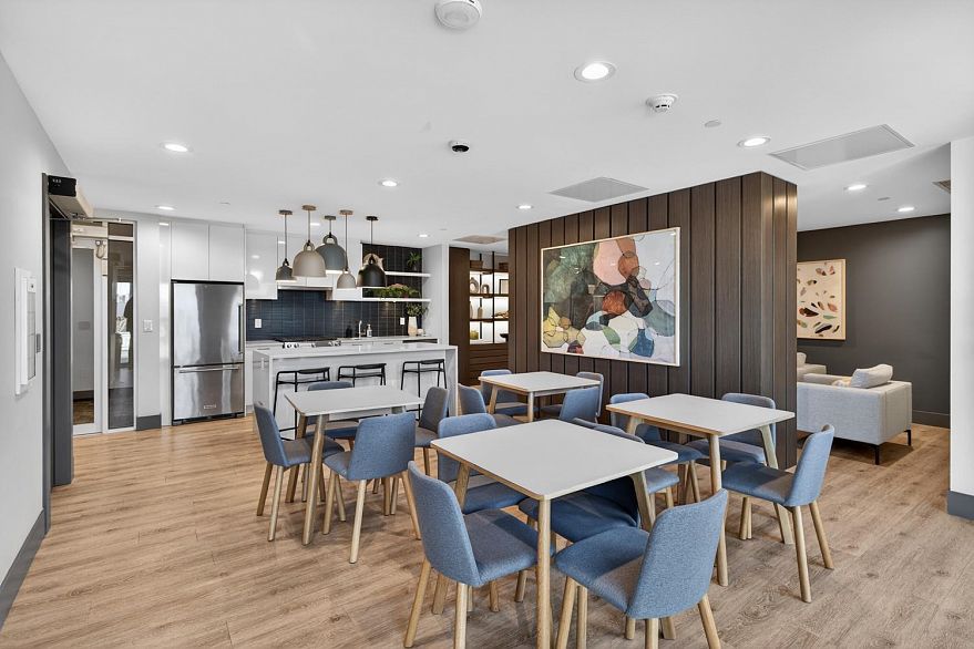 3 8693 Oolichan Way