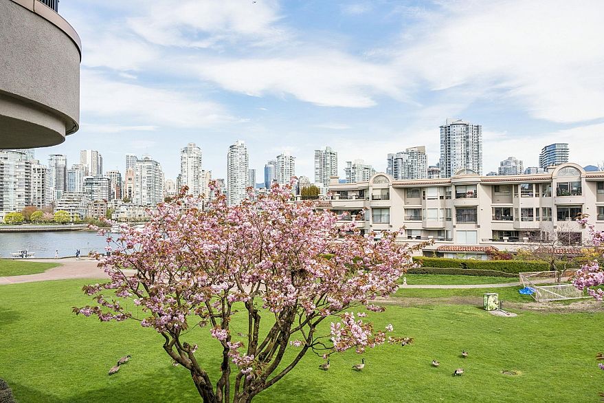 311 1869 Spyglass Place