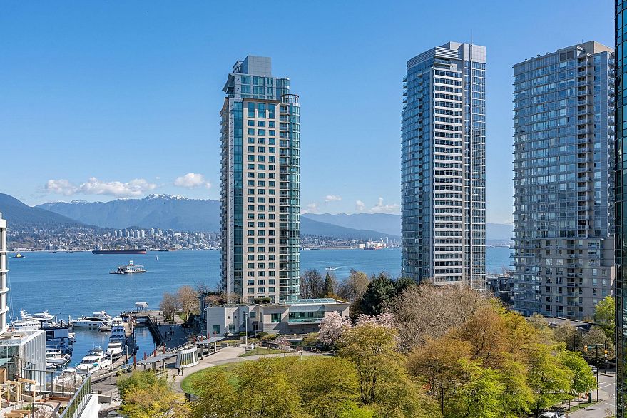 906 588 Broughton Street