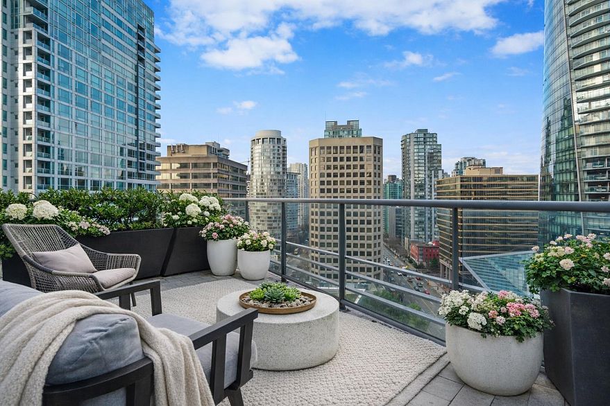 1701 1111 Alberni Street