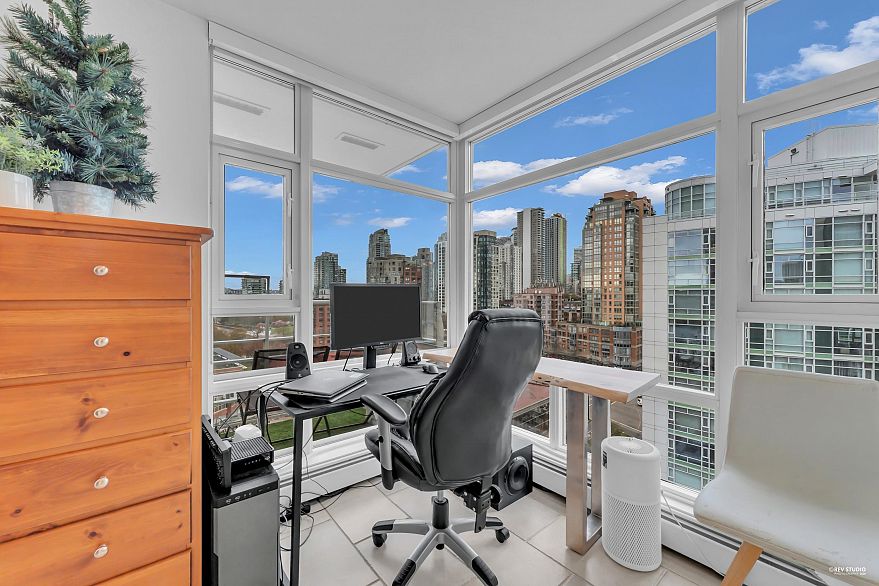 1506 1199 Marinaside Crescent