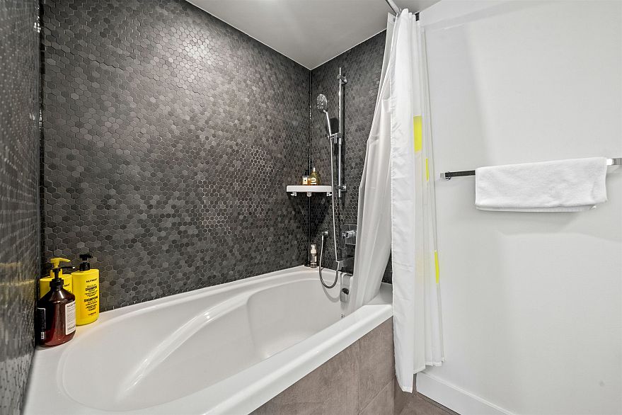 706 867 Hamilton Street