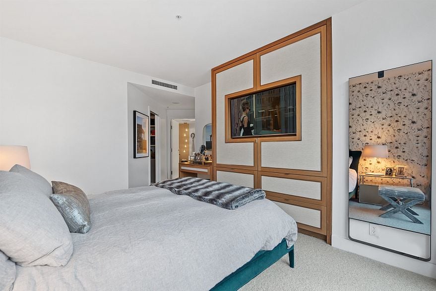 1701 1111 Alberni Street
