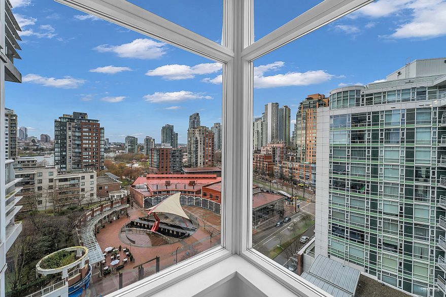 1506 1199 Marinaside Crescent