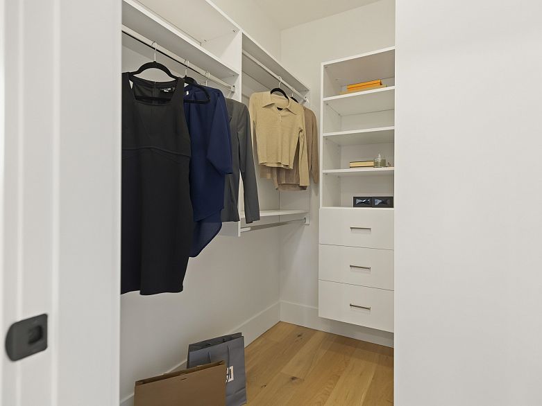 2 3919 W 18th Avenue