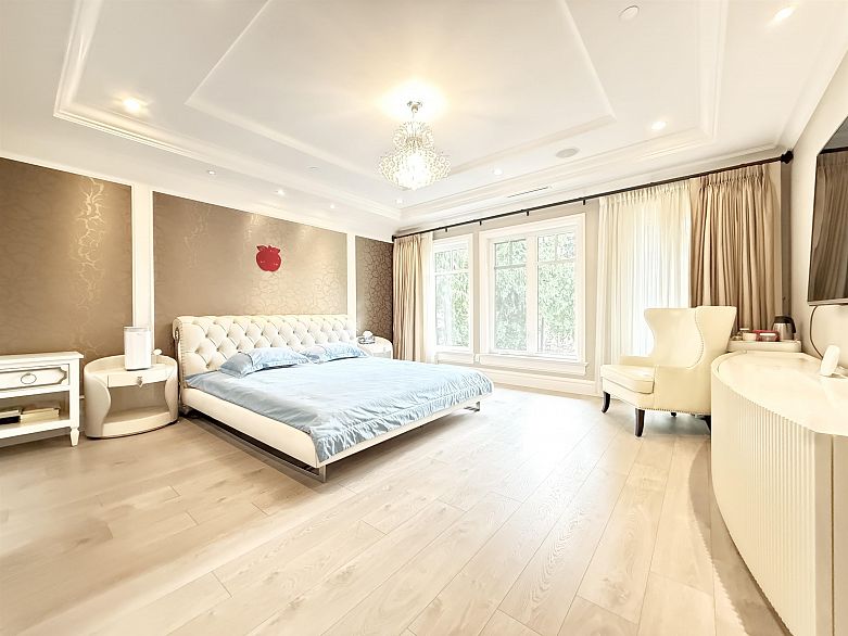 6011 Churchill Street