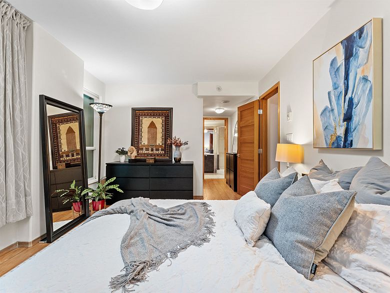 306 1328 W Pender Street