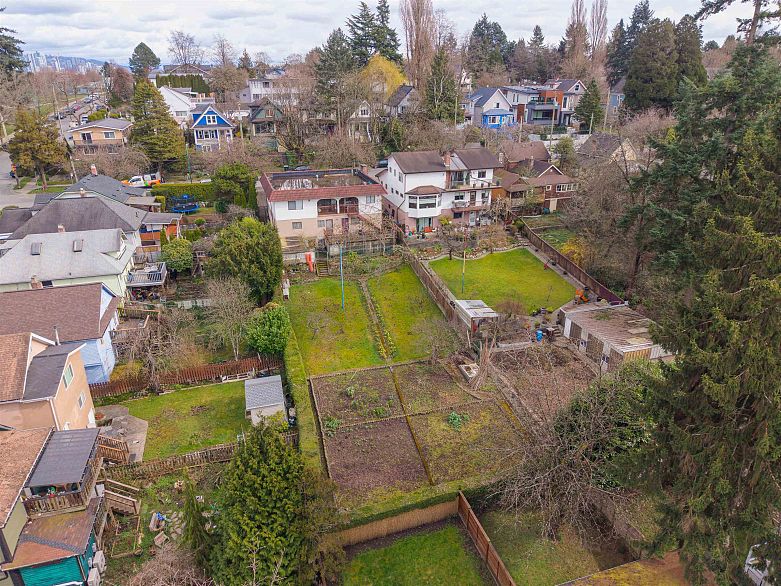 3237 Dumfries Street