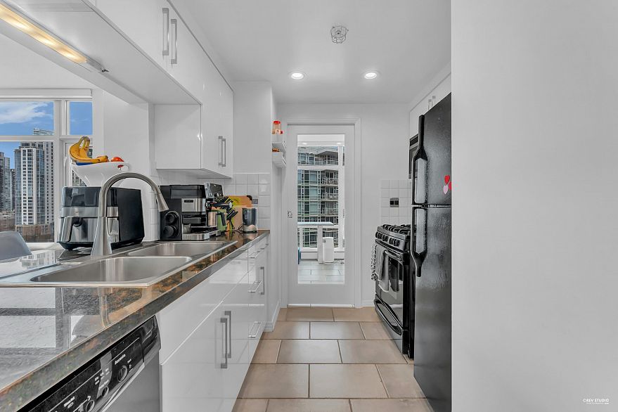 1506 1199 Marinaside Crescent