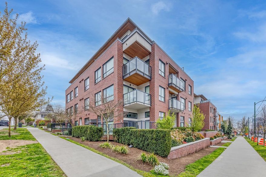 324 7828 Granville Street