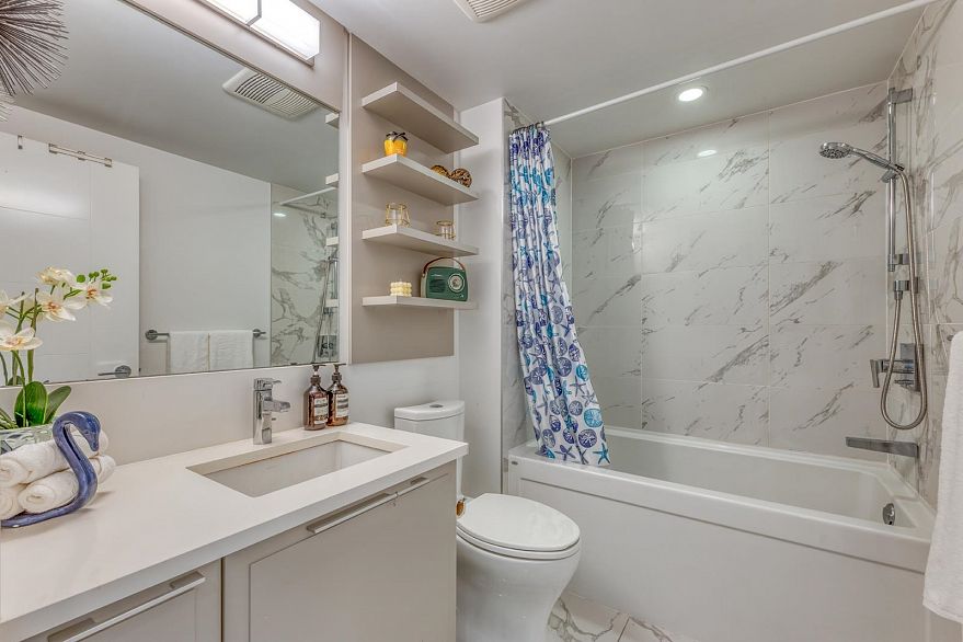 324 7828 Granville Street