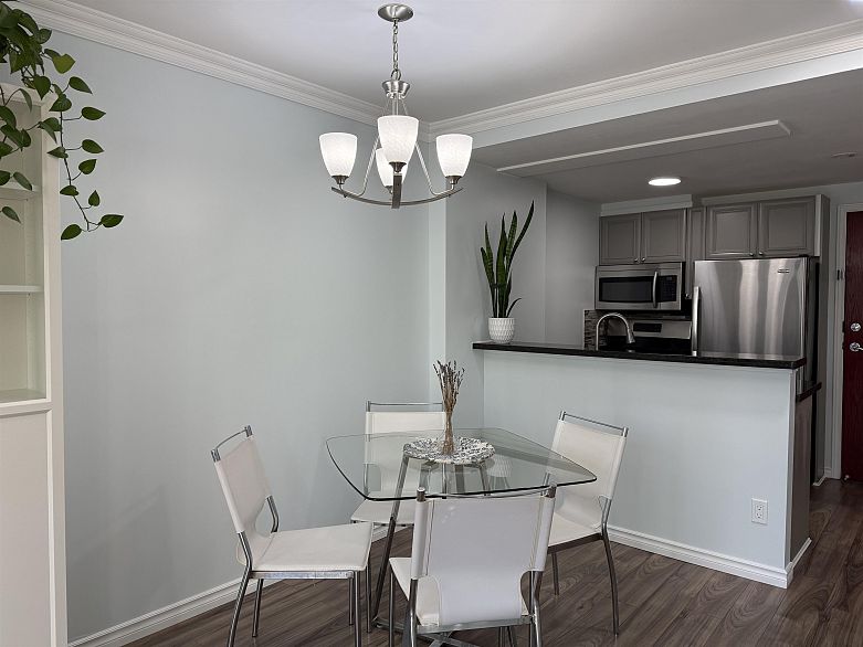 502 928 Richards Street