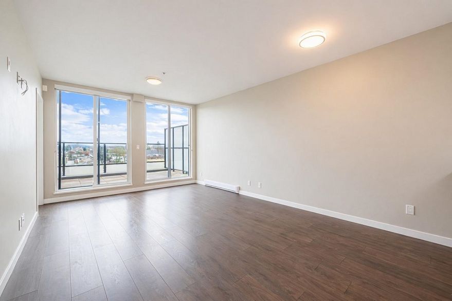 PH01 6555 Victoria Drive