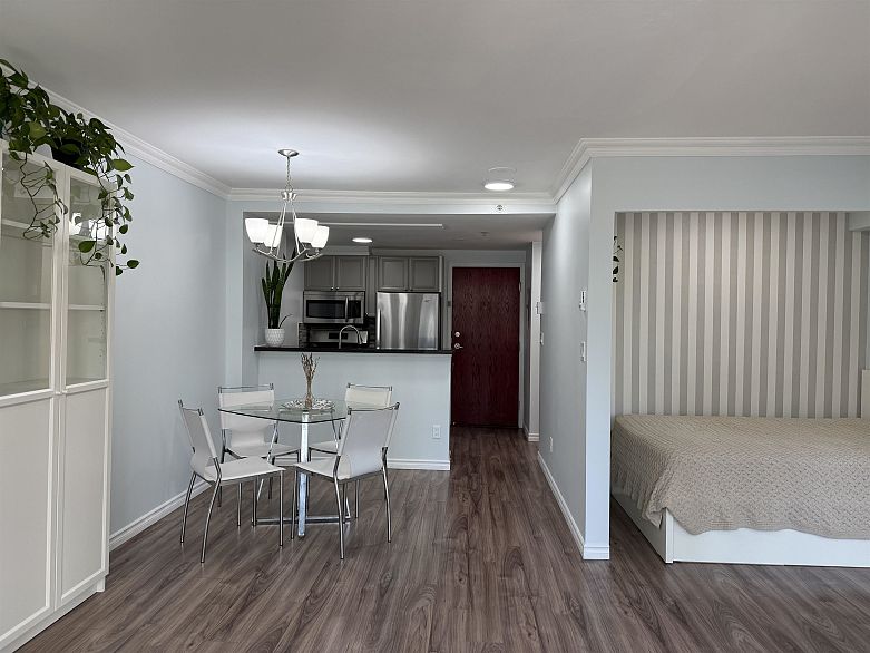 502 928 Richards Street