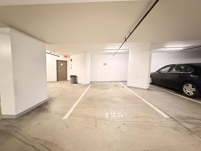 809 1212 Howe Street