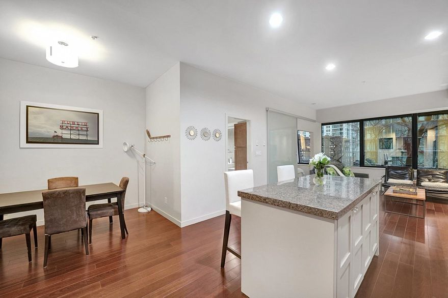 407 1333 W Georgia Street