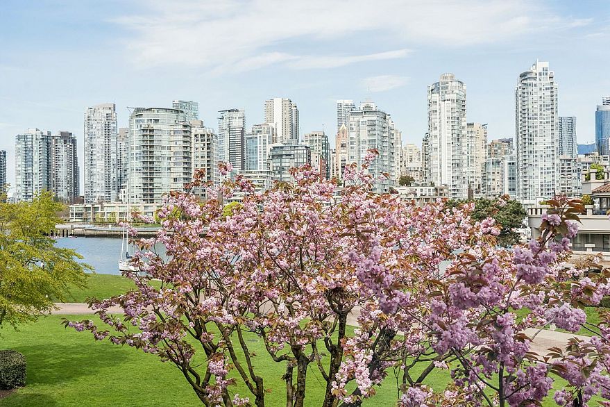 311 1869 Spyglass Place