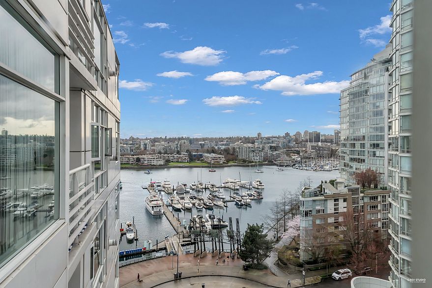 1506 1199 Marinaside Crescent