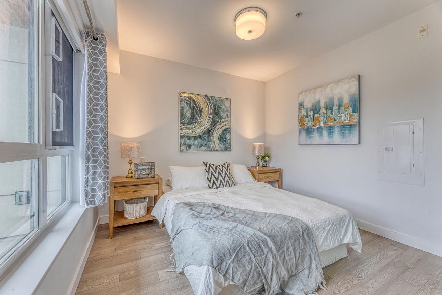 324 7828 Granville Street