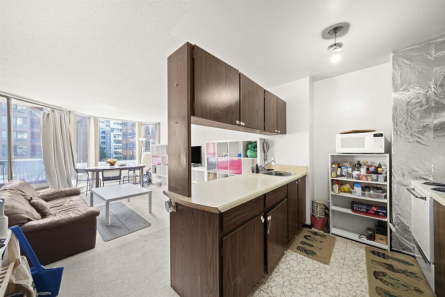 313 1330 Burrard Street