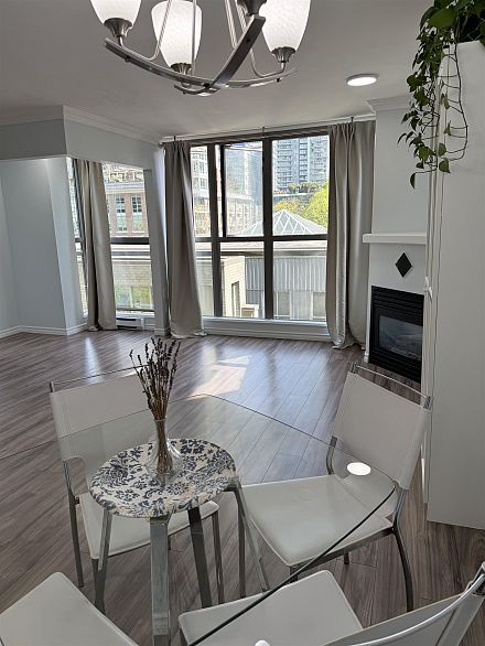 502 928 Richards Street