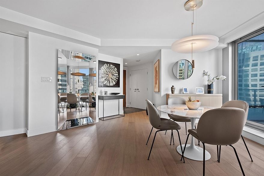 1701 1111 Alberni Street