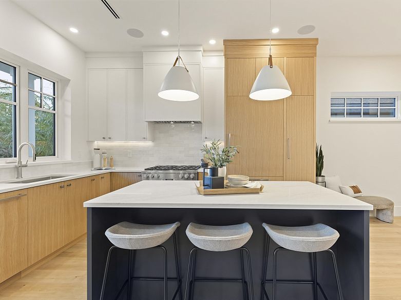 2 3919 W 18th Avenue