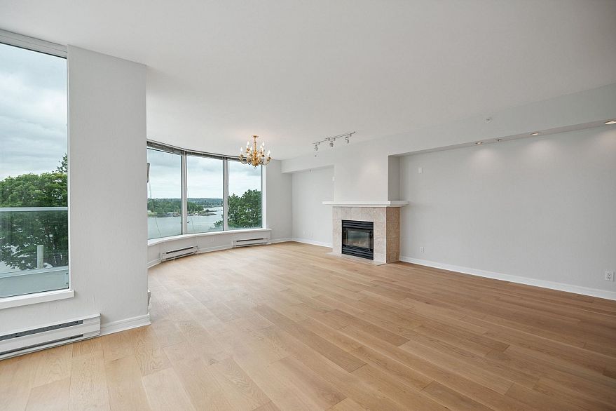 5A 1403 Beach Avenue