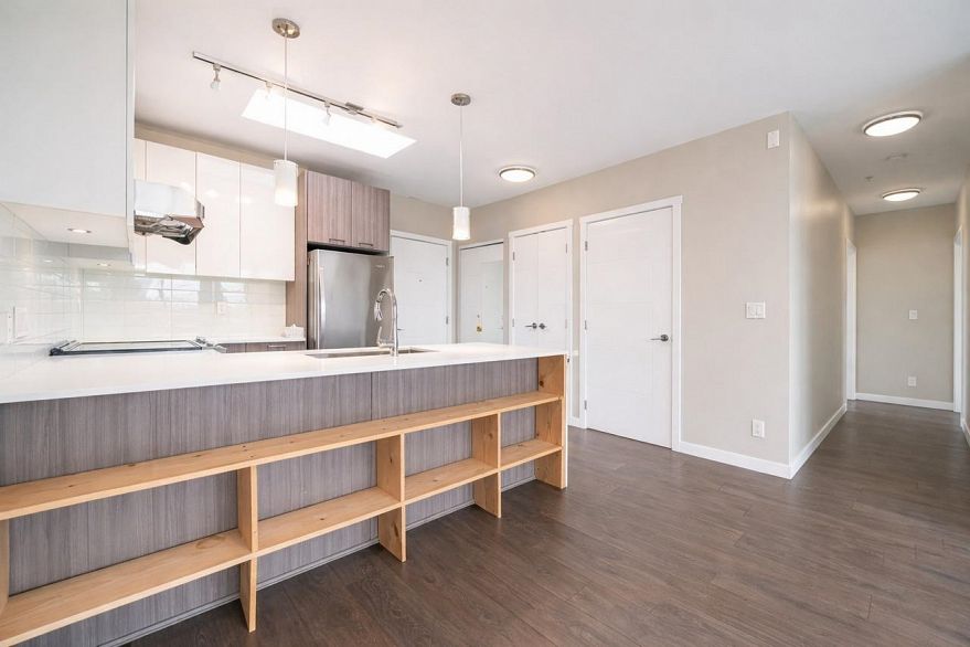 PH01 6555 Victoria Drive