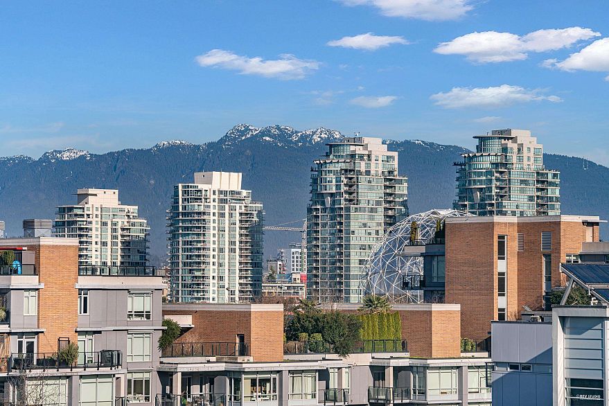 909 1708 Columbia Street