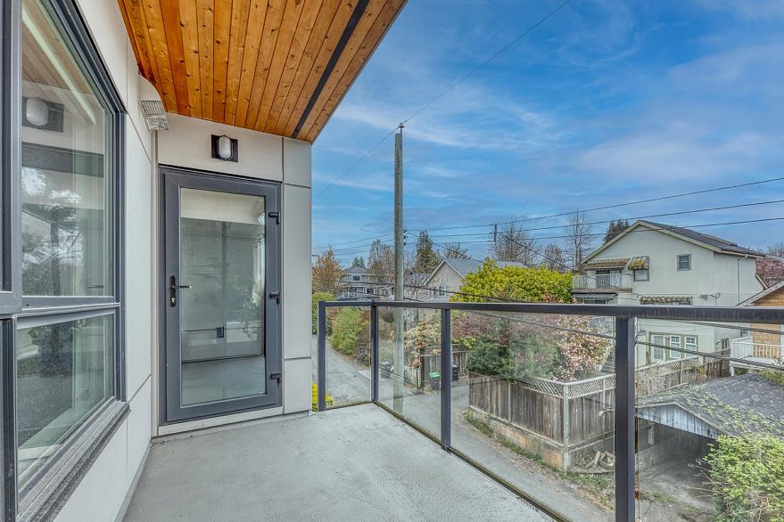 324 7828 Granville Street