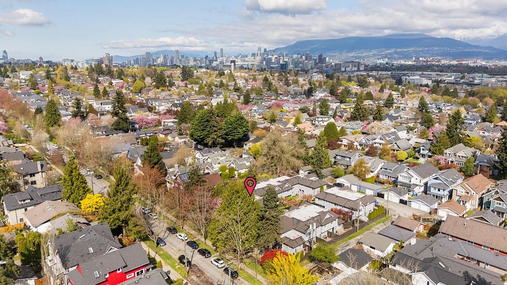 1 1255 E 15th Avenue