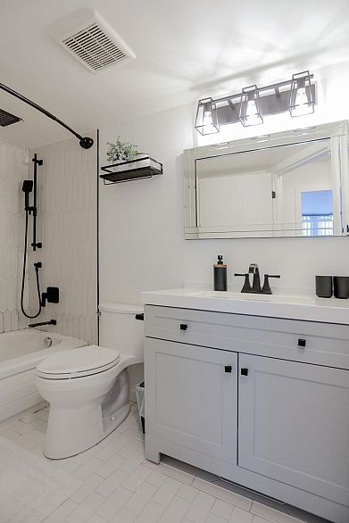 805 1166 Melville Street