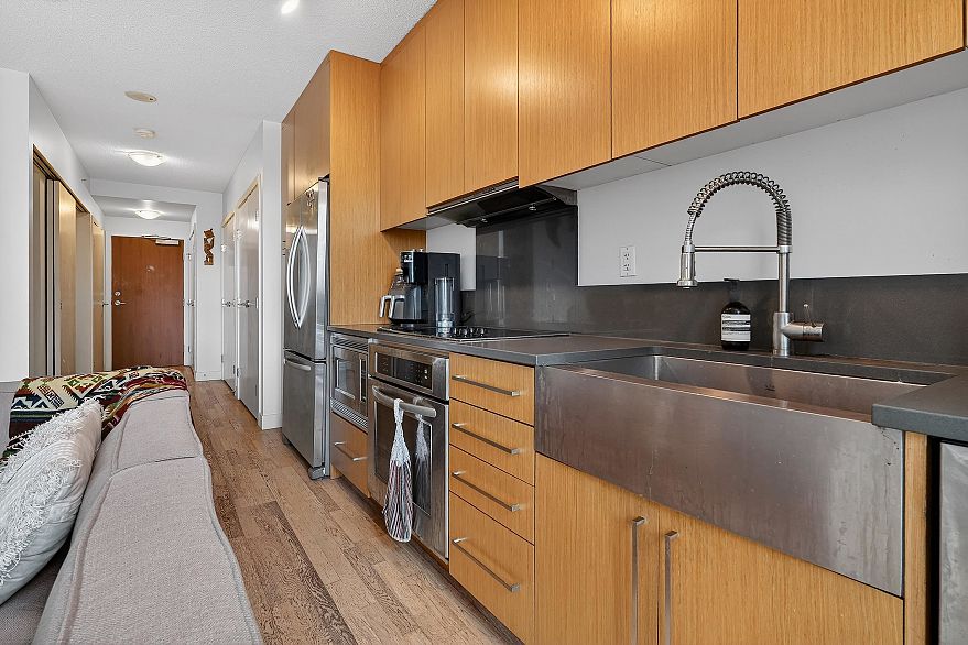 904 251 E 7th Avenue